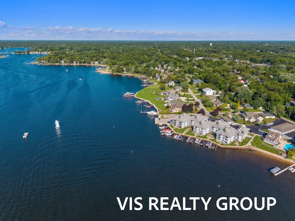 400 Lakeview Court Spring Lake Village MI 49456