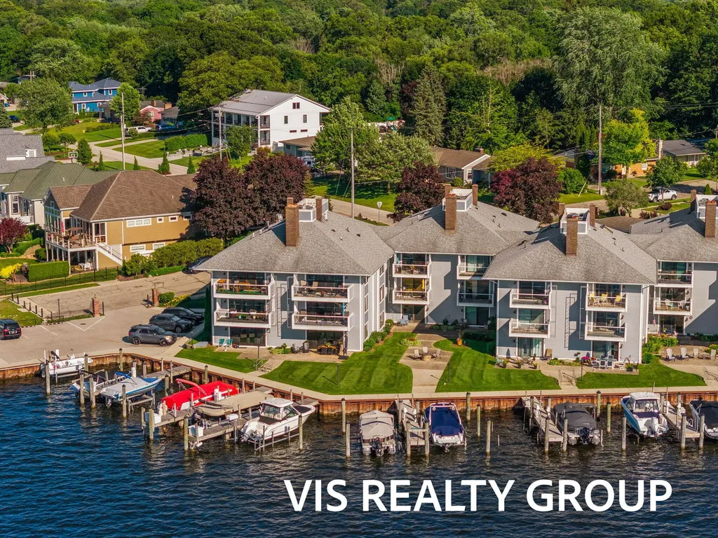 400 Lakeview Court Spring Lake Village MI 49456