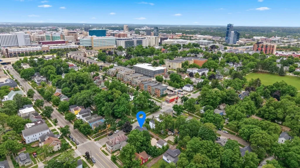 249 NE Fairbanks Street NE Grand Rapids City MI 49503