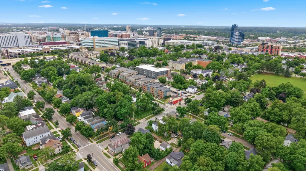 249 NE Fairbanks Street NE Grand Rapids City MI 49503