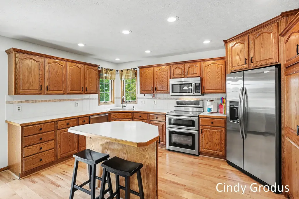 975 Bluff Lake Drive Zeeland Charter Township MI 49464