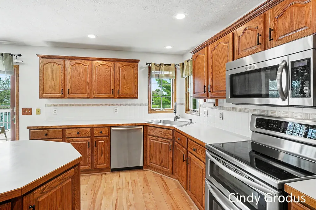 975 Bluff Lake Drive Zeeland Charter Township MI 49464