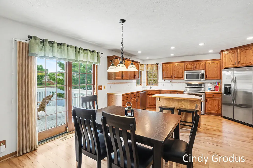 975 Bluff Lake Drive Zeeland Charter Township MI 49464