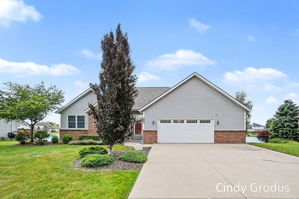 975 Bluff Lake Drive Zeeland Charter Township MI 49464