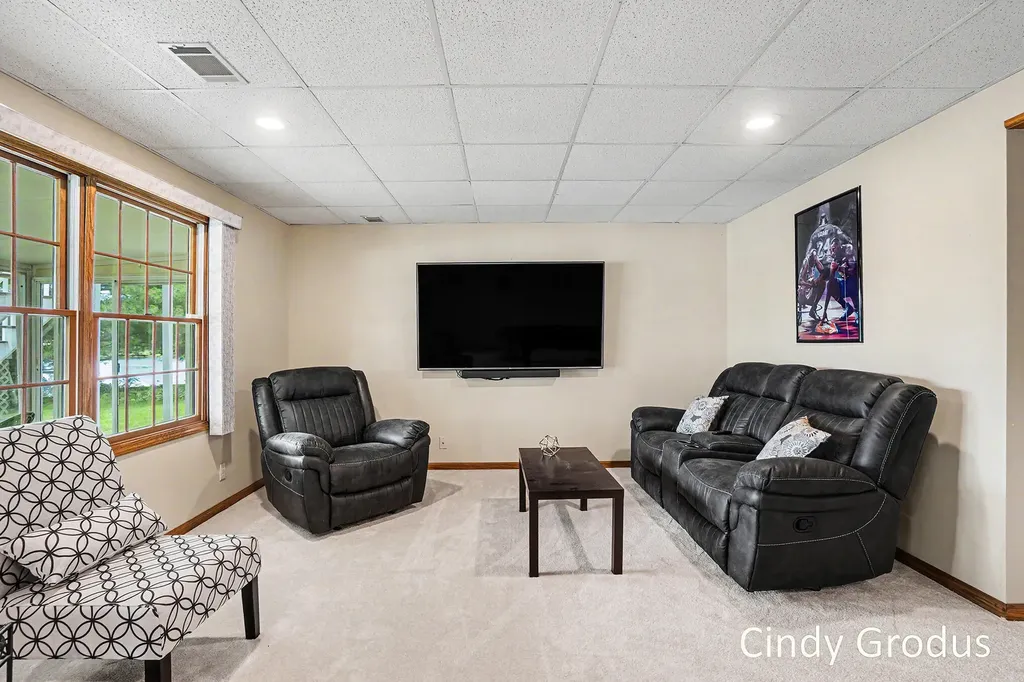 975 Bluff Lake Drive Zeeland Charter Township MI 49464