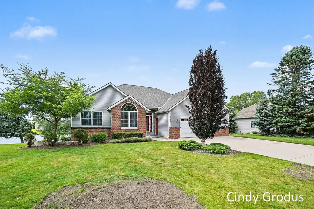 975 Bluff Lake Drive Zeeland Charter Township MI 49464
