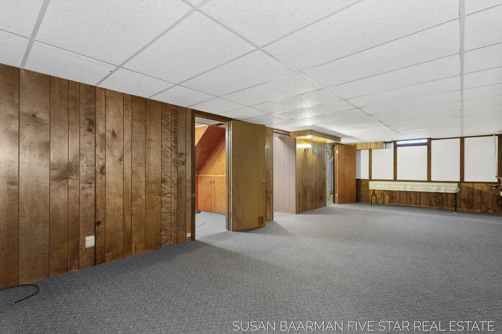 300 W 27th Street Holland City MI 49423