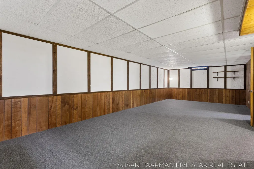 300 W 27th Street Holland City MI 49423