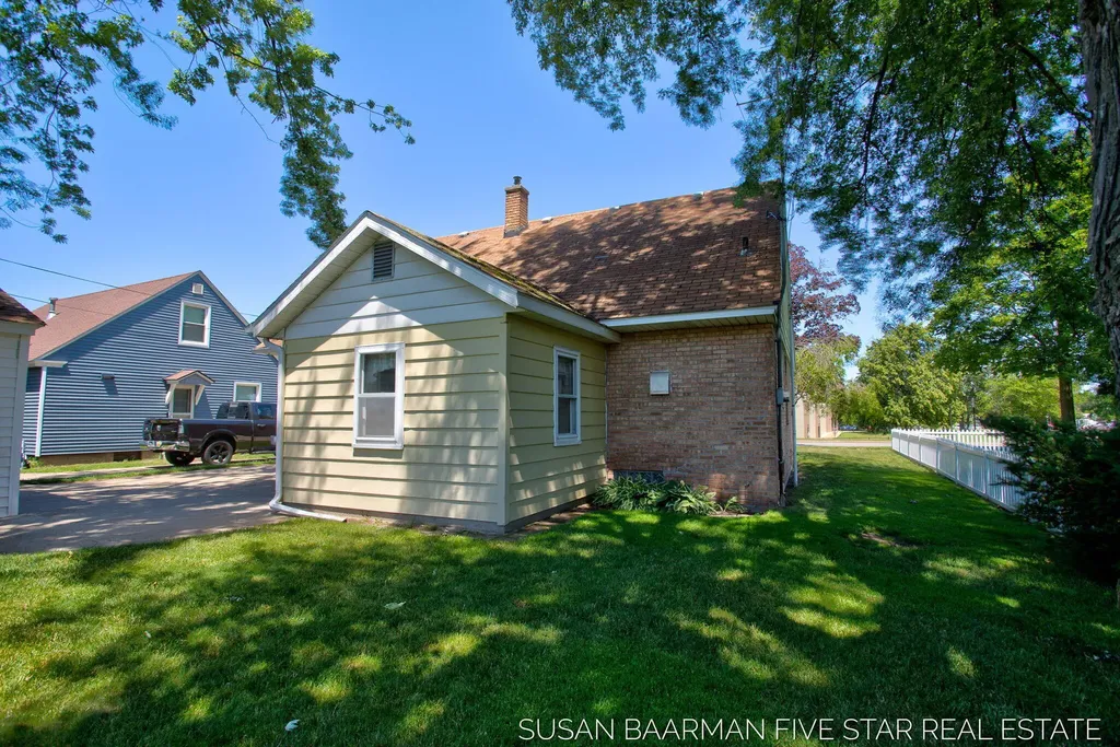 300 W 27th Street Holland City MI 49423