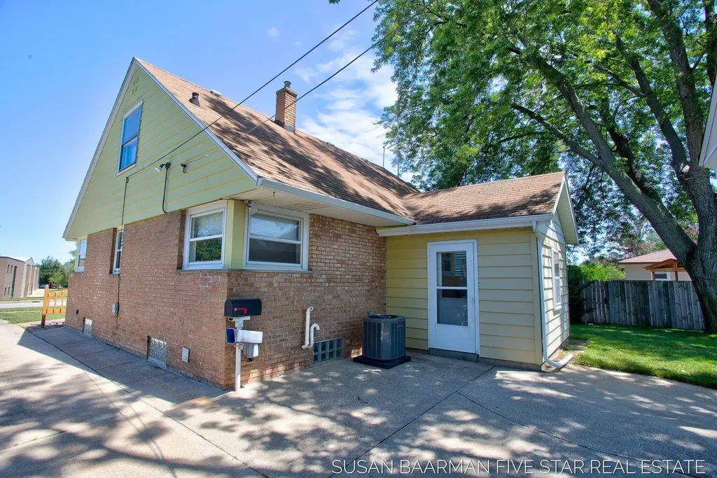 300 W 27th Street Holland City MI 49423