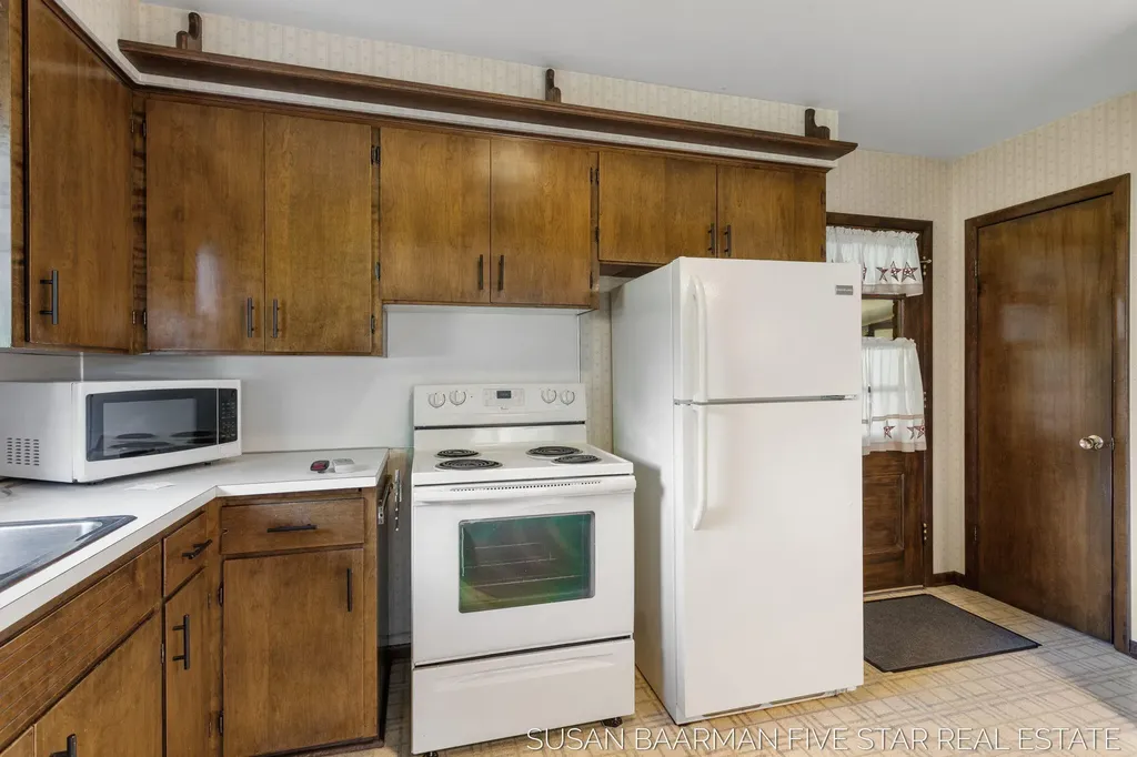 300 W 27th Street Holland City MI 49423