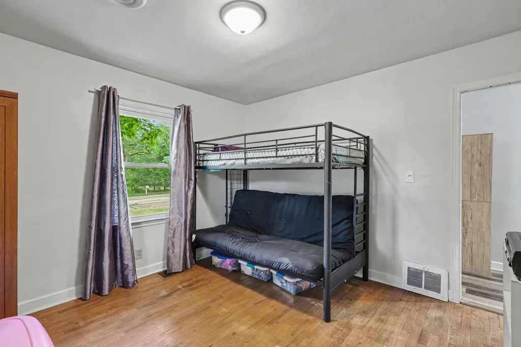 1363 S Quarterline Road Muskegon Charter Township MI 49442
