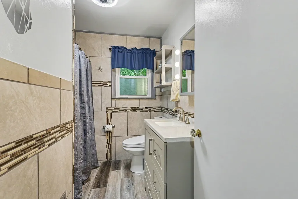 1363 S Quarterline Road Muskegon Charter Township MI 49442