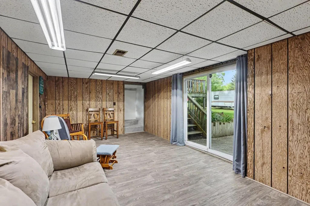 1363 S Quarterline Road Muskegon Charter Township MI 49442