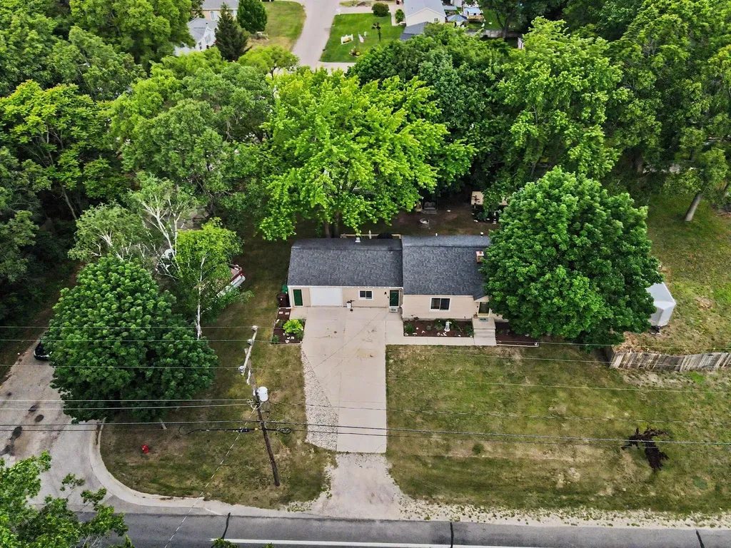 1363 S Quarterline Road Muskegon Charter Township MI 49442
