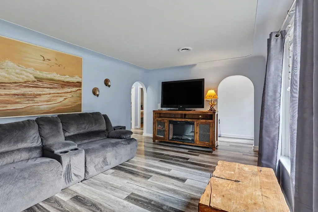 1363 S Quarterline Road Muskegon Charter Township MI 49442