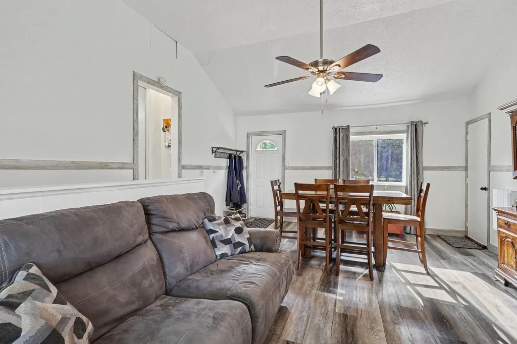 1363 S Quarterline Road Muskegon Charter Township MI 49442