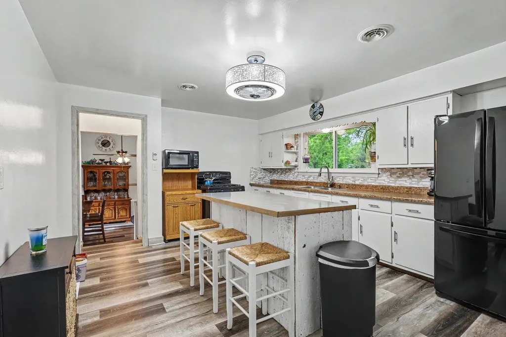 1363 S Quarterline Road Muskegon Charter Township MI 49442