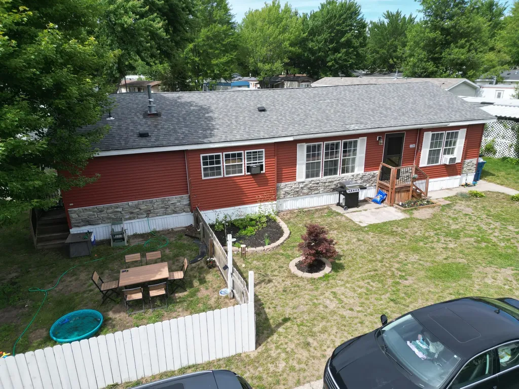 1281 E Pontaluna Road Norton Shores City MI 49456