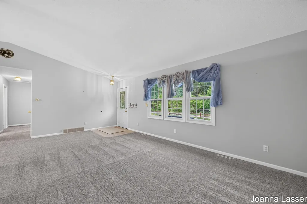 1518 E Mcmillan Road Dalton Township MI 49445