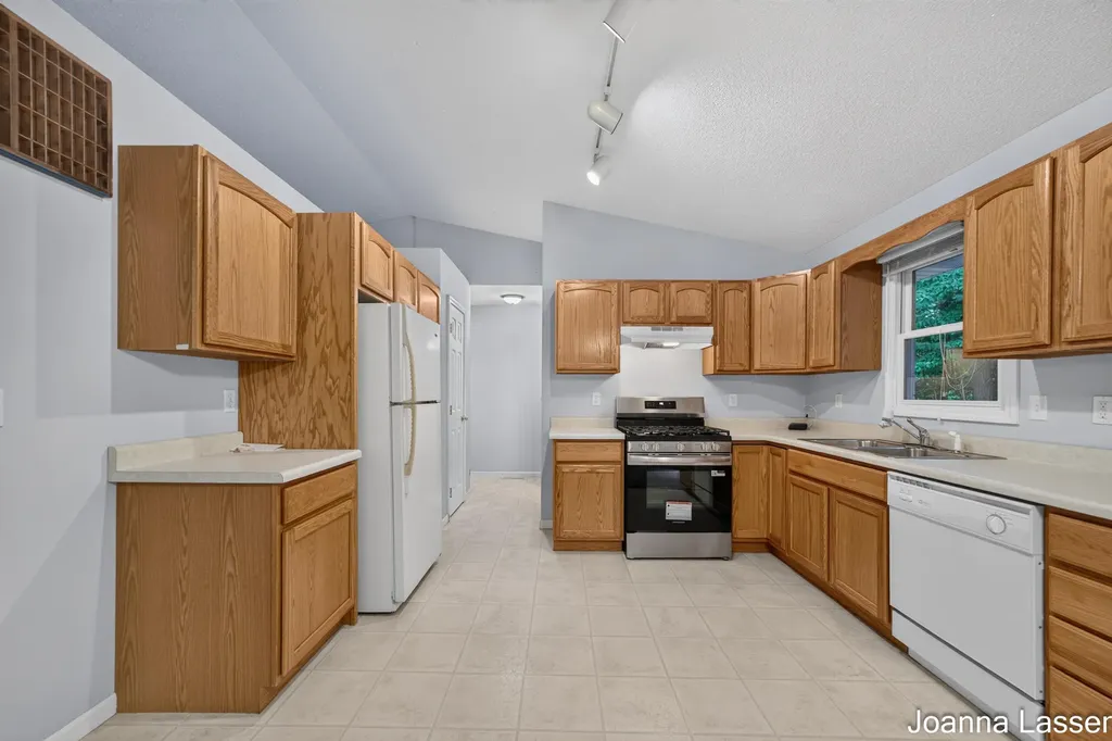 1518 E Mcmillan Road Dalton Township MI 49445