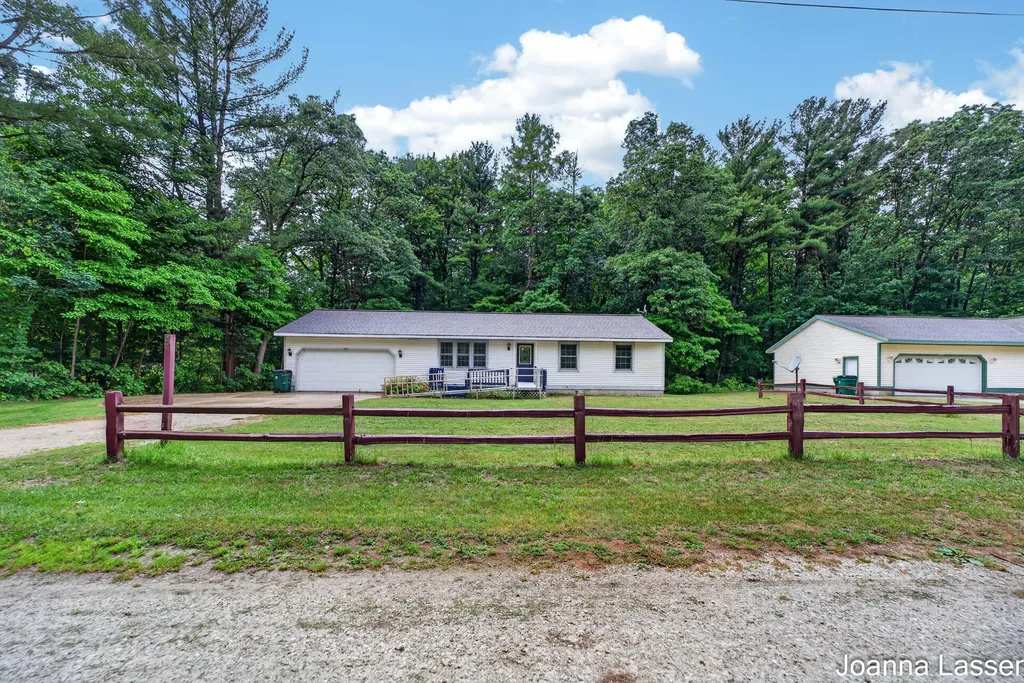 1518 E Mcmillan Road Dalton Township MI 49445