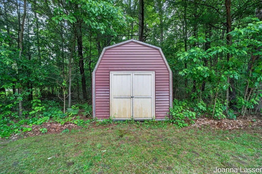 1518 E Mcmillan Road Dalton Township MI 49445