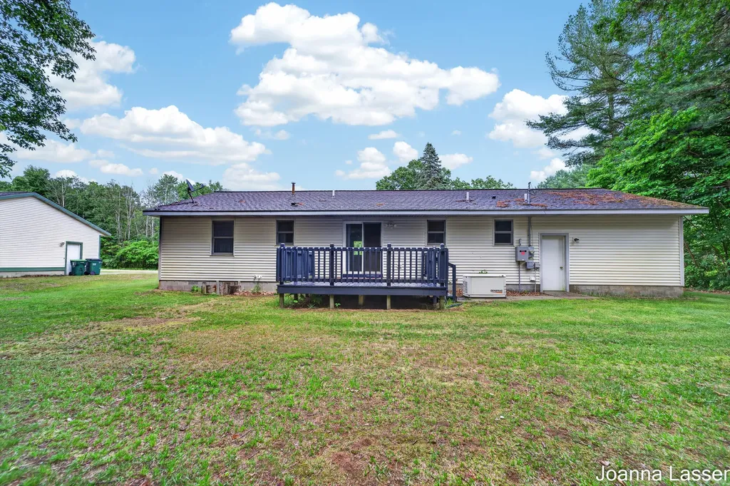 1518 E Mcmillan Road Dalton Township MI 49445