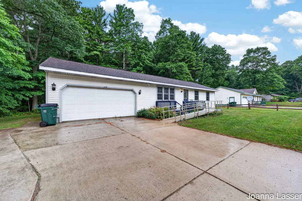 1518 E Mcmillan Road Dalton Township MI 49445