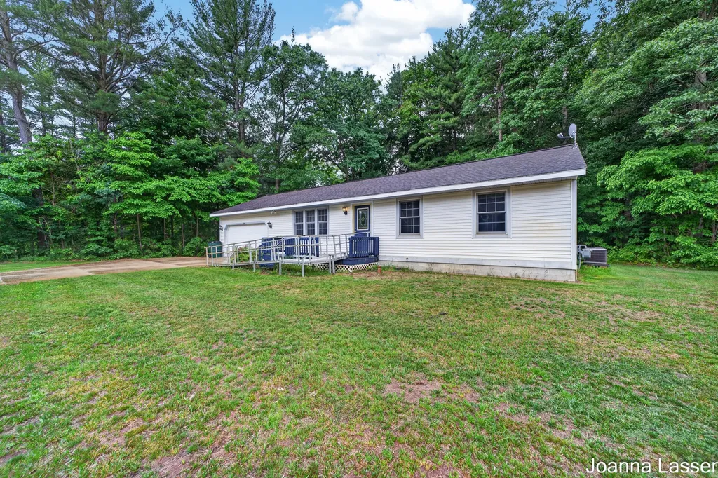1518 E Mcmillan Road Dalton Township MI 49445