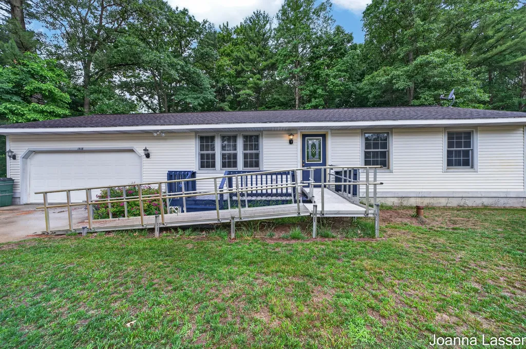 1518 E Mcmillan Road Dalton Township MI 49445