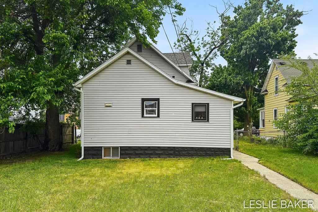 156 W 18th Street Holland City MI 49423