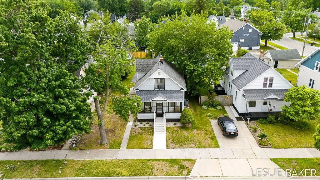 156 W 18th Street Holland City MI 49423