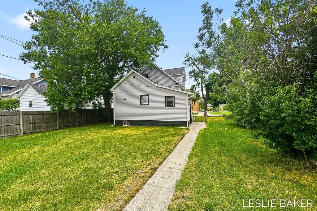 156 W 18th Street Holland City MI 49423