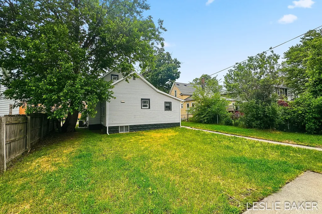 156 W 18th Street Holland City MI 49423