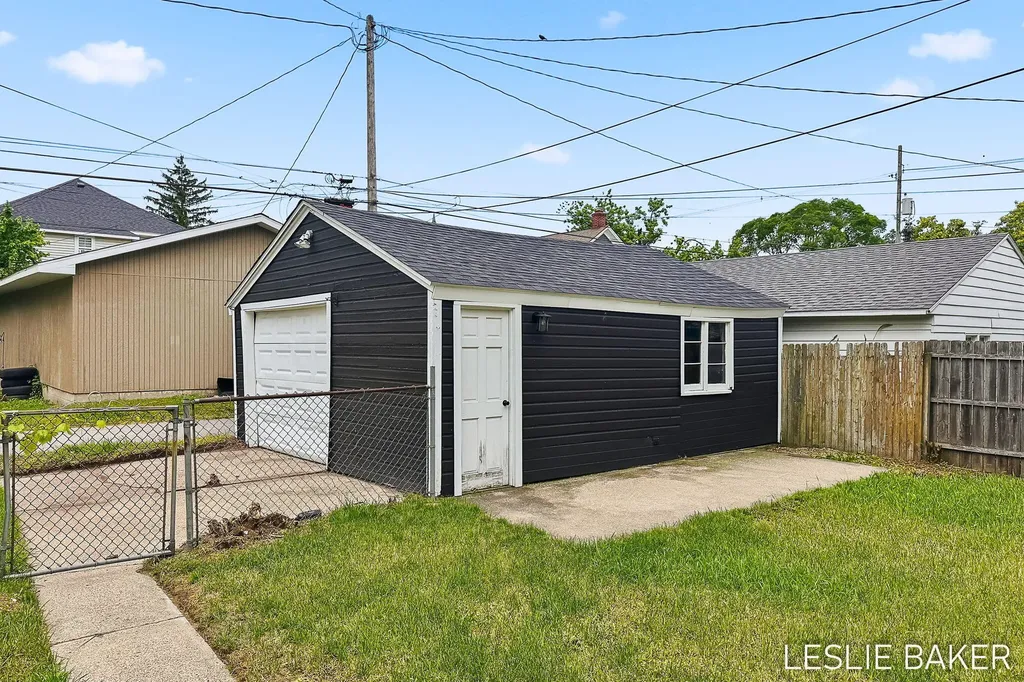 156 W 18th Street Holland City MI 49423