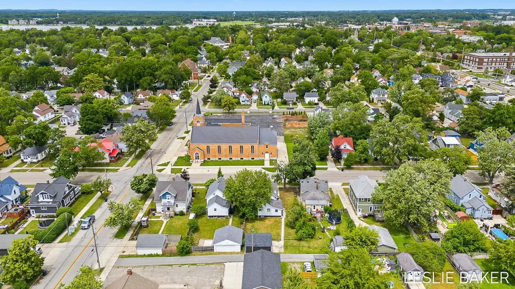 156 W 18th Street Holland City MI 49423
