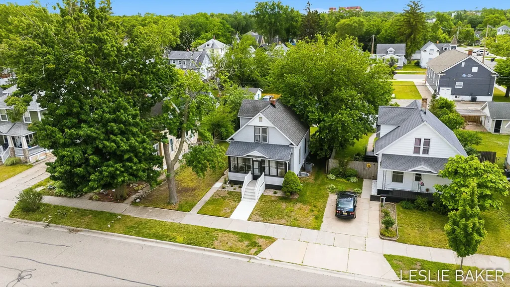 156 W 18th Street Holland City MI 49423