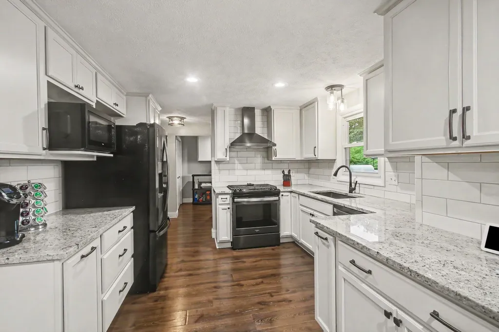 16242 Suffolk Drive Ferrysburg City MI 49456