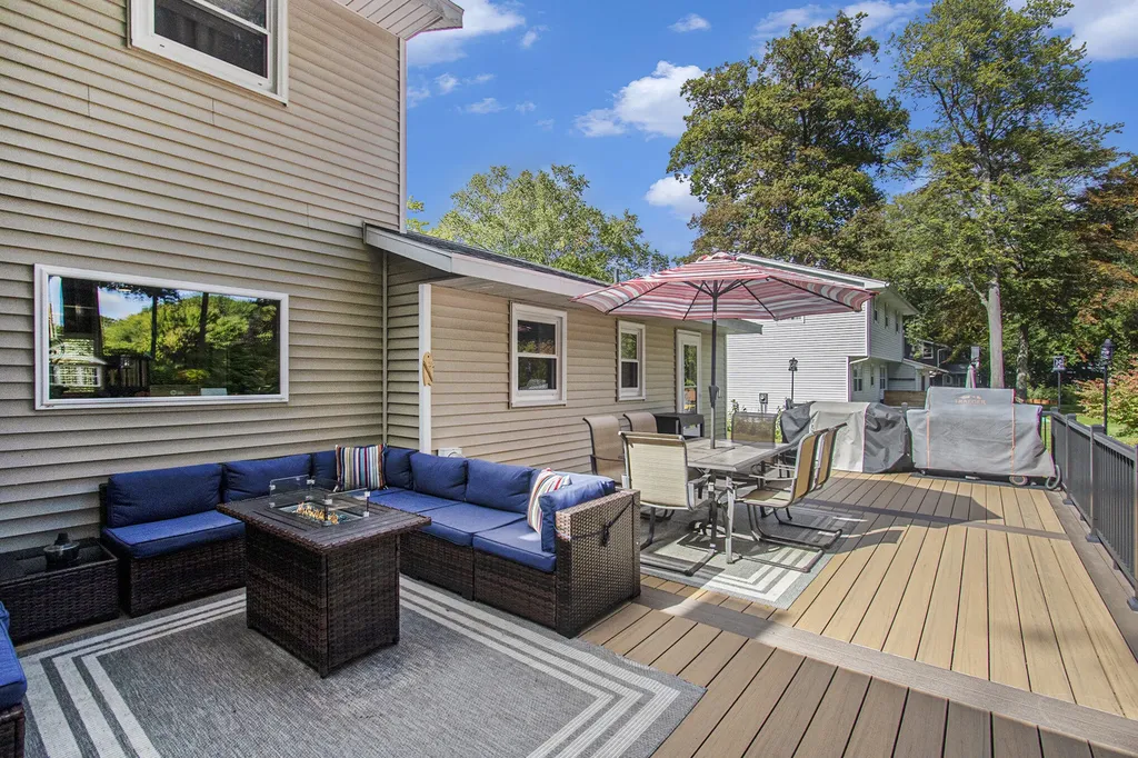 16242 Suffolk Drive Ferrysburg City MI 49456