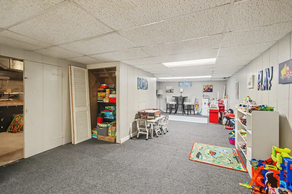16242 Suffolk Drive Ferrysburg City MI 49456