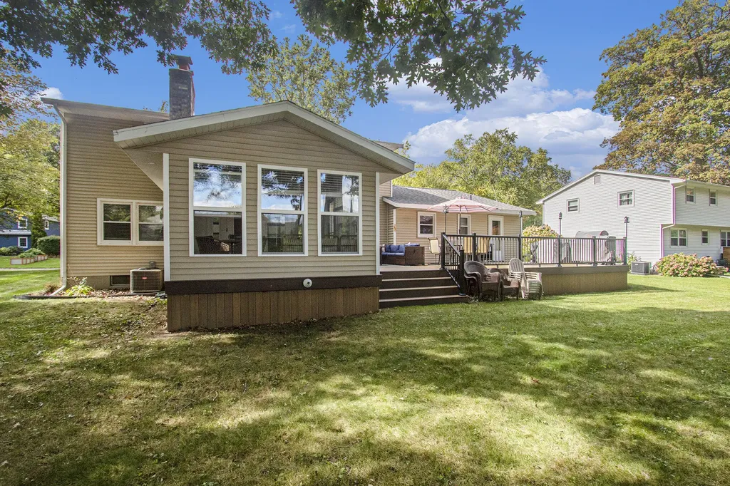 16242 Suffolk Drive Ferrysburg City MI 49456