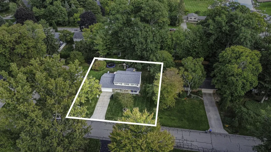 16242 Suffolk Drive Ferrysburg City MI 49456