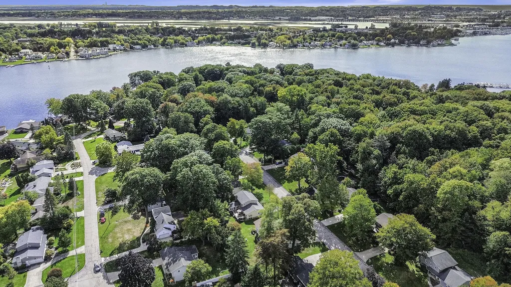 16242 Suffolk Drive Ferrysburg City MI 49456