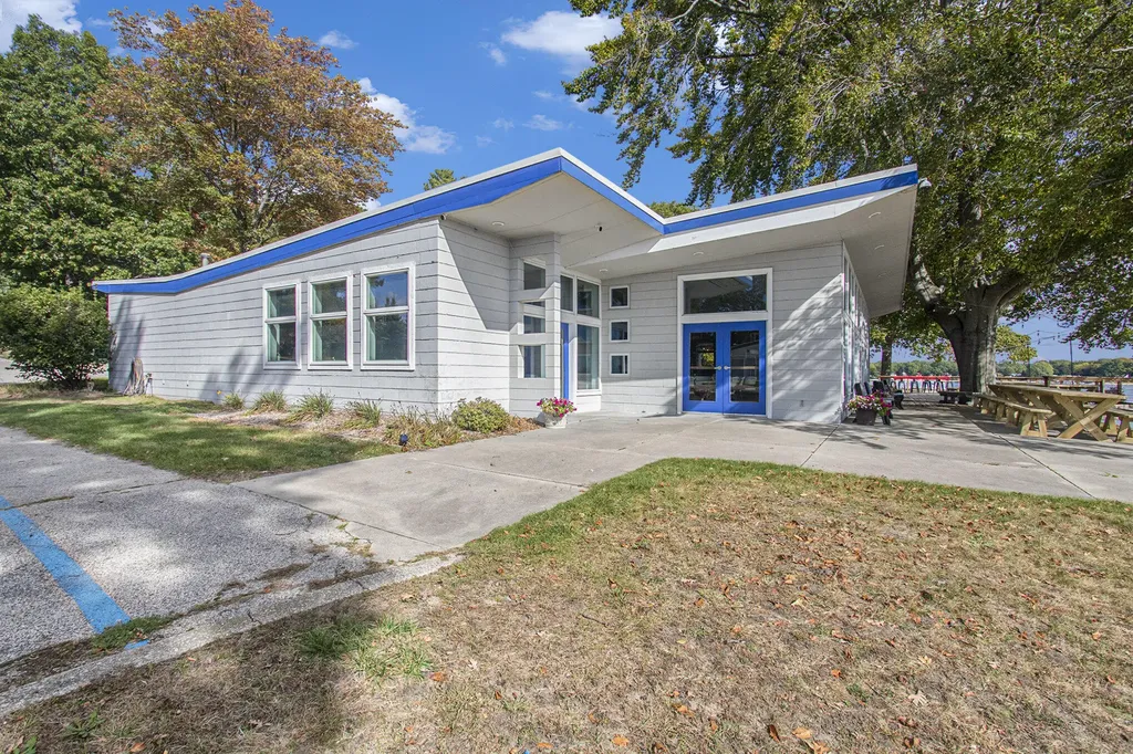 16242 Suffolk Drive Ferrysburg City MI 49456