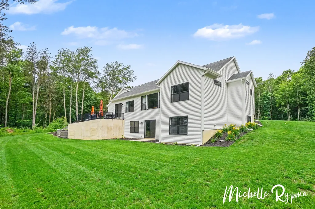 5812 Timber Bluff Trail Manlius Township MI 49408