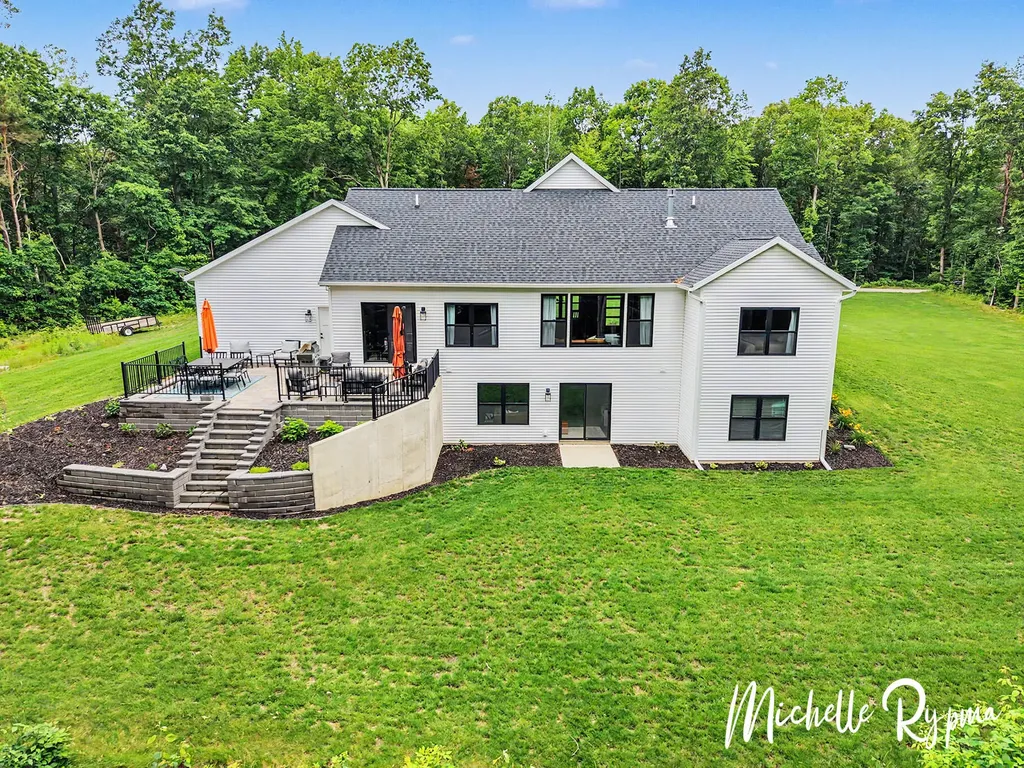 5812 Timber Bluff Trail Manlius Township MI 49408
