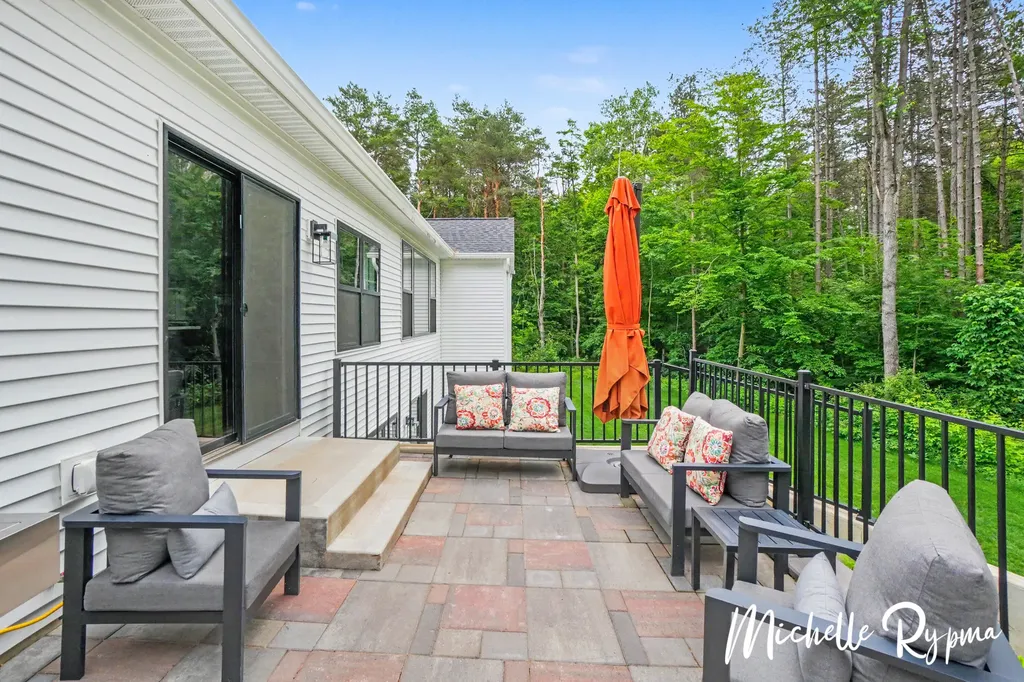 5812 Timber Bluff Trail Manlius Township MI 49408