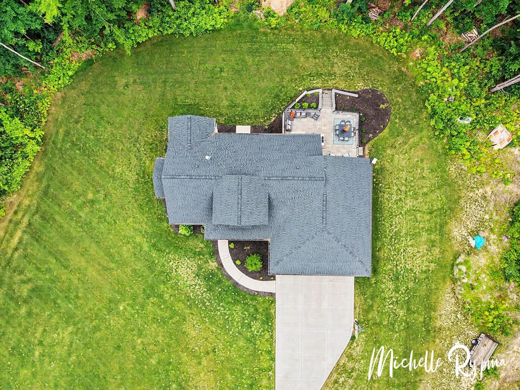 5812 Timber Bluff Trail Manlius Township MI 49408