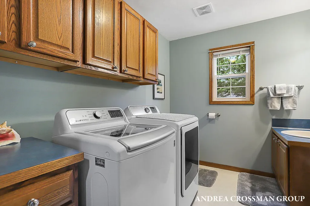 15213 Meadowwood Drive Grand Haven Charter Township MI 49417